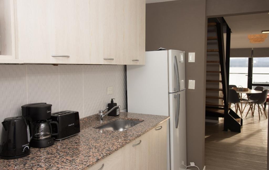 Departamento en el Centro con Terraza y Vista al Lago